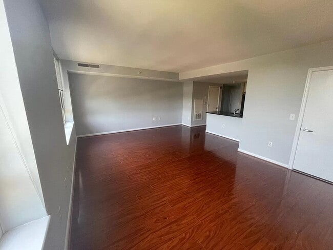 Building Photo - 355 I St SW