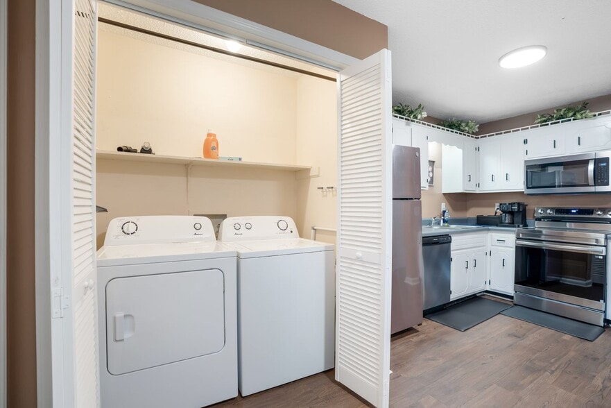 Building Photo - 284 Raleigh Dr