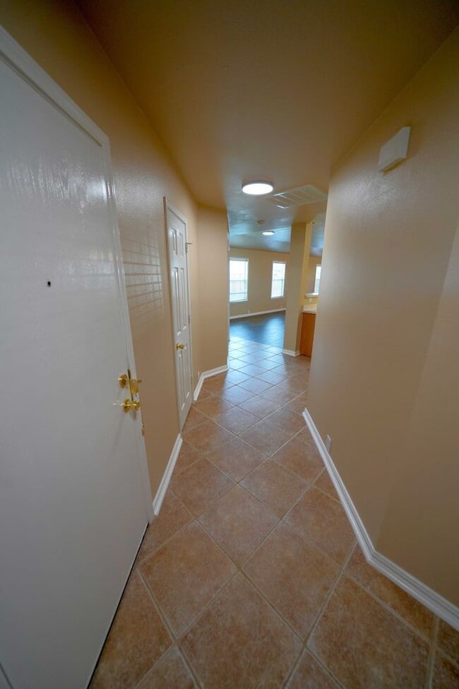 Building Photo - Immaculately upgraded and maintained home now available in Cibolo! Realtor Commission: $550