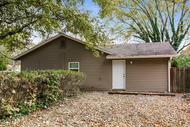 Building Photo - 1705 Randall Rd
