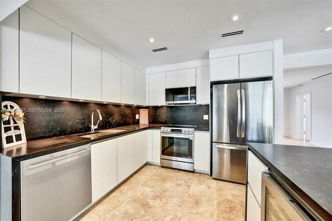 Building Photo - 255 Ridgewood Rd