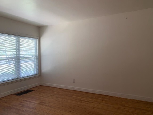 Building Photo - 1132 Cooper Dr