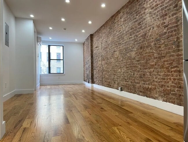 Building Photo - 294 Rogers Ave