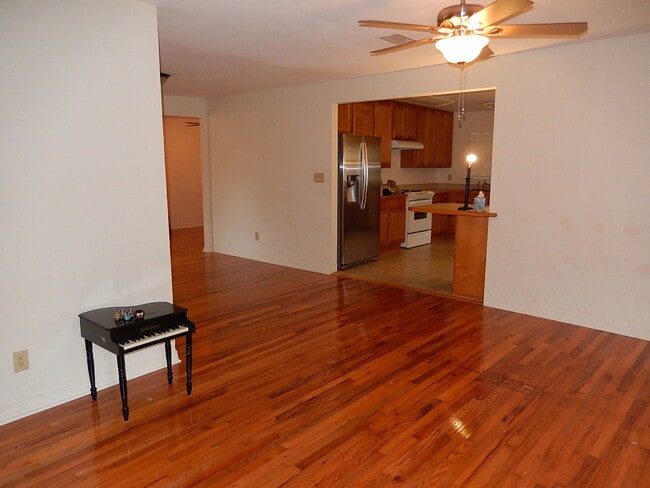 Building Photo - LOVELY 3/2 MIDTOWN House w/ Deck, Wood Flo...