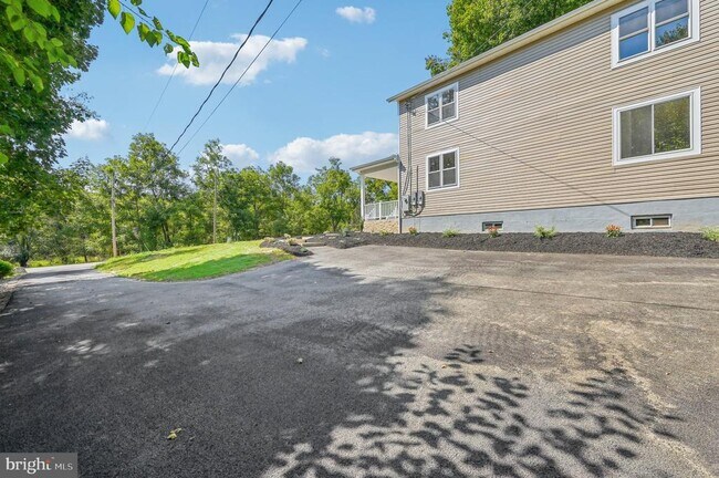 Building Photo - 2430 Harris Mill Rd