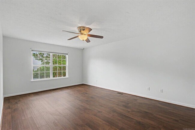 Building Photo - 304 Brittania Dr