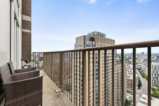 Building Photo - 8 Museum Way