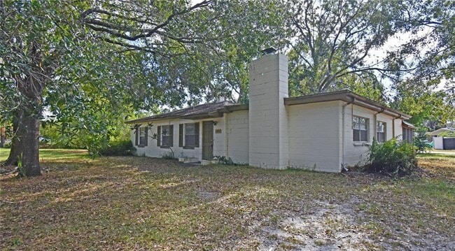 Building Photo - 12422 N Howard Ave