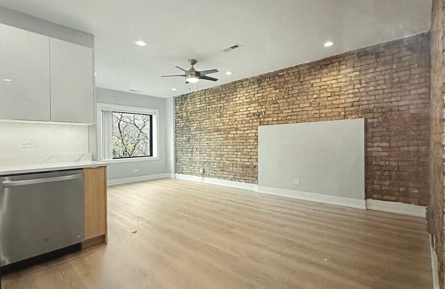 Building Photo - 1551 W Juneway Ter