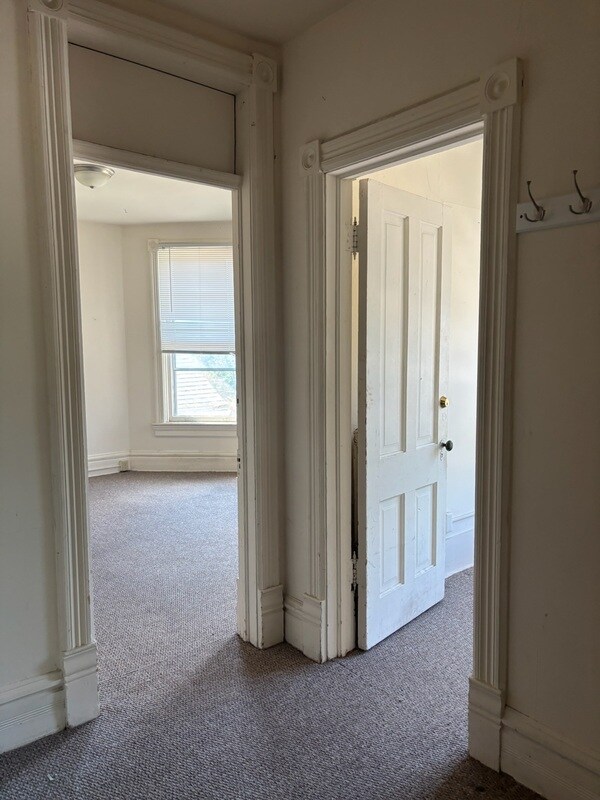 Building Photo - 319 N Pinckney St