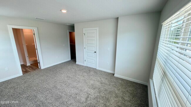 Building Photo - 13 S Main Deck Dr