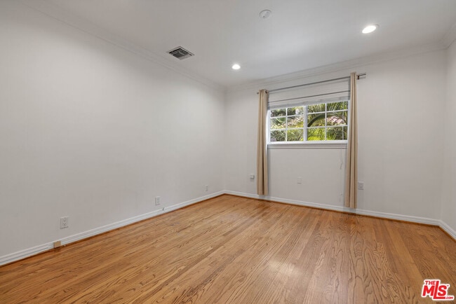 Building Photo - 8948 Burton Way