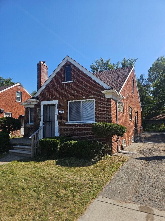 Building Photo - 19346 Revere St
