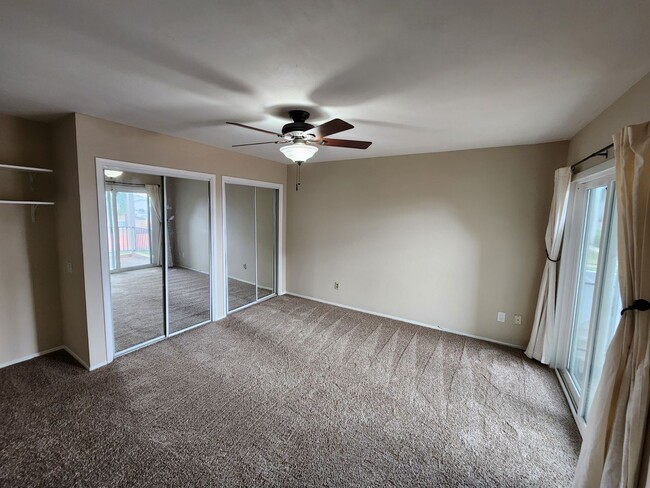 Building Photo - 2 Bedroom, 1.5 Bath End Unit In Clairemont