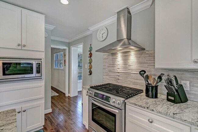 Building Photo - 6612 Kerns Rd