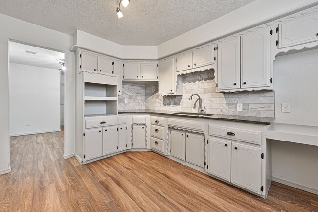 Building Photo - 2445 SW Binkley St