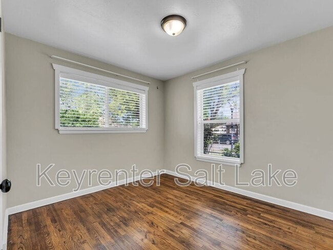 Building Photo - 965 MacFarland Dr