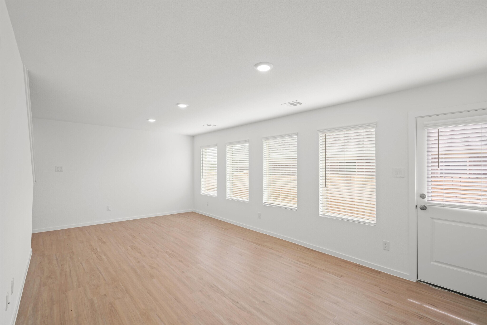 Building Photo - 3167 Savannah Rose Dr
