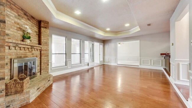Building Photo - 7825 Silveridge Dr