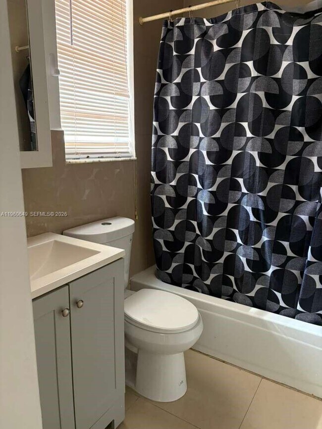 Building Photo - 6881 Bay Dr