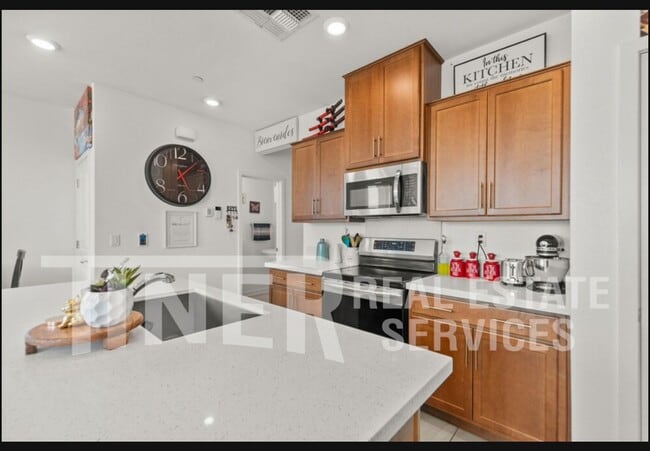 Building Photo - 5301 E Commerce Way