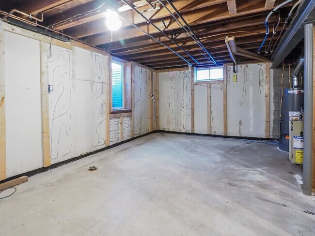 Building Photo - Open and Updated 2-Bed Home with Granite & Hardwood  in Arden Hills!"