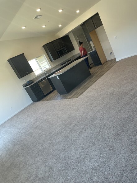 Building Photo - 26565 Rosebay Way