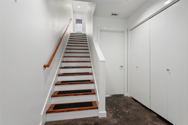 Building Photo - 2914 Commerce St