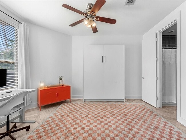 Building Photo - 3421 Gillespie St