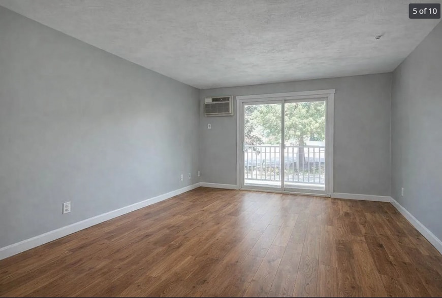 Building Photo - 10 Karen Cir