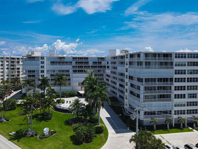Building Photo - 3546 S Ocean Blvd