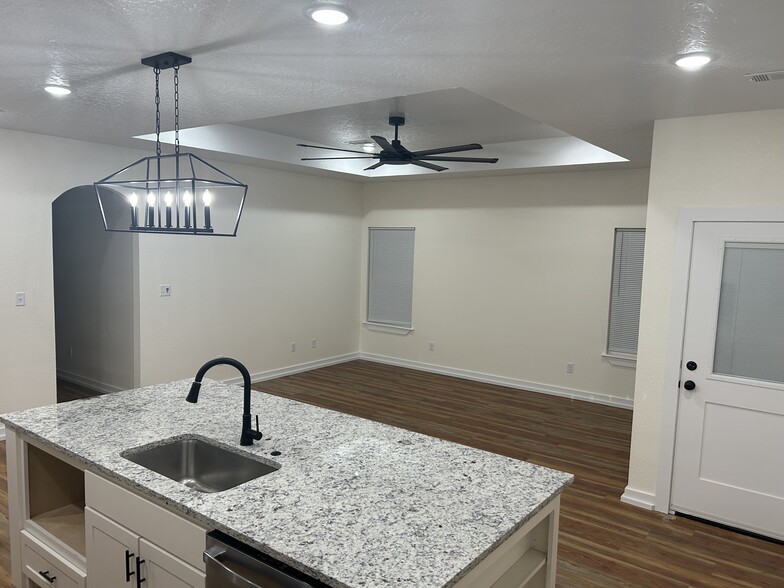 Building Photo - 7201 Texas Rd