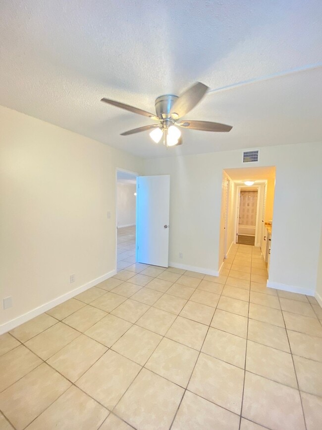 Building Photo - 2029 NW 46th Ave