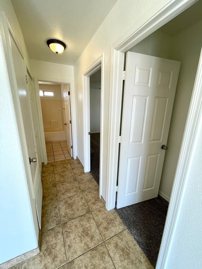 Building Photo - Nice 2 Bedroom 1 Bath Home! *HOME IS CURRENTLY OCCUPIED, PLEASE DO NOT DISTURB THE TENANTS*