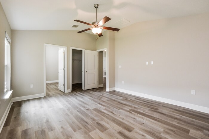 Building Photo - 706 Chelsea Ave