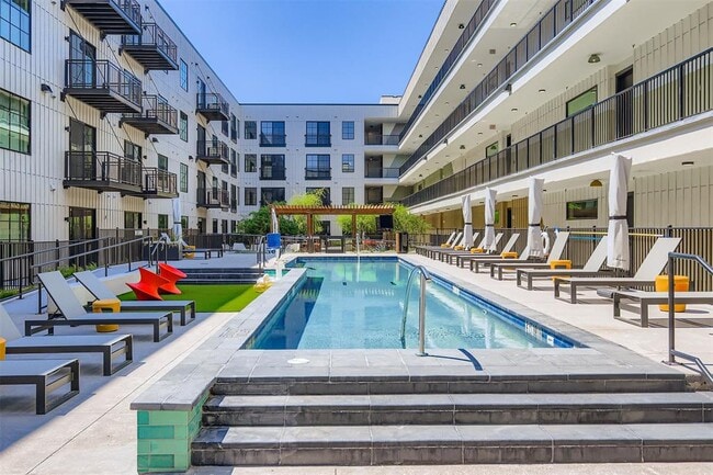 Primary Photo - 4315 S Congress Ave