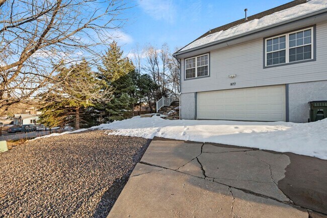 Building Photo - 977 Columbine Ave