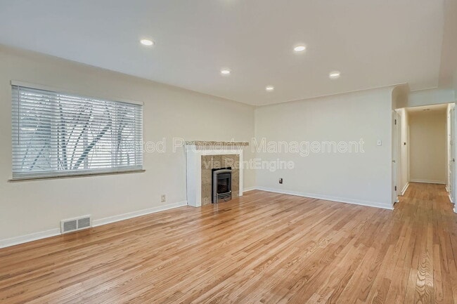 Building Photo - 4334 E 18th Ave