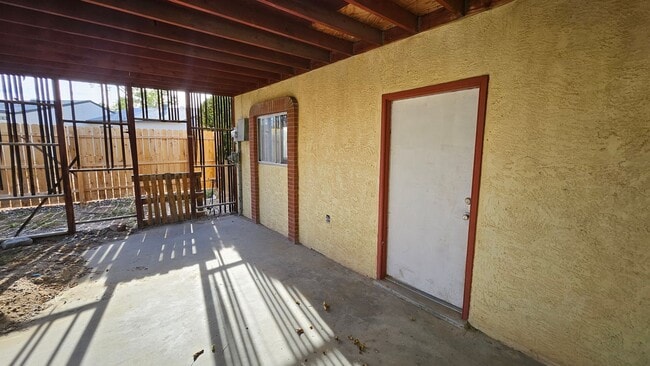 Building Photo - 3 Bed 2 Bath