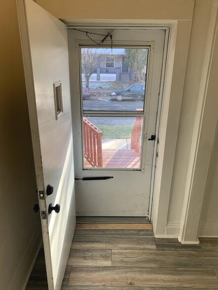 Building Photo - 3422 Daisy Ave