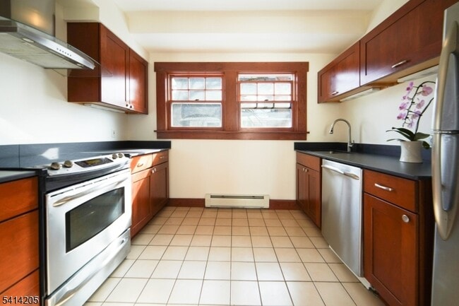 Building Photo - 42 Brookfield Rd