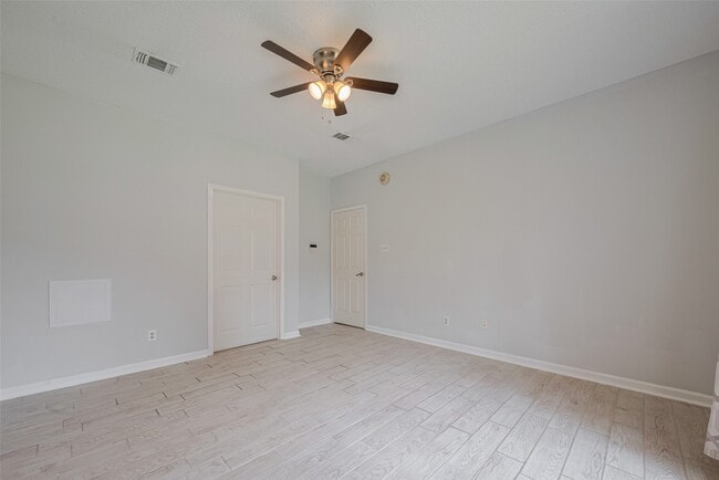 Building Photo - 5210 Holly View Dr