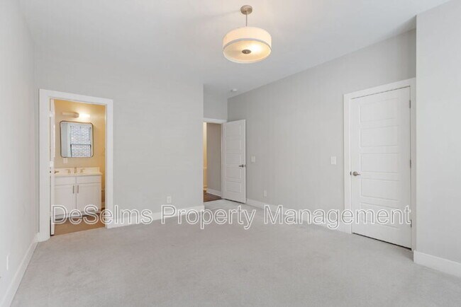 Building Photo - 214 Porter Village Cir