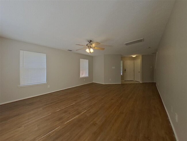 Building Photo - 33107 Cottonwood Bend