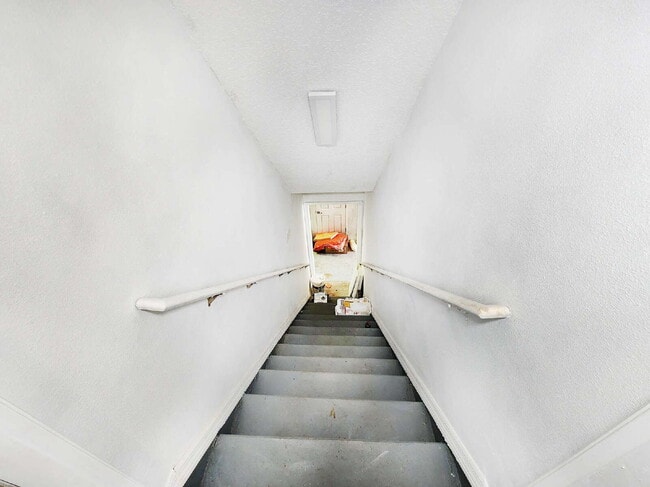 Building Photo - "3-Bed, 3-Bath Gem in New Port Richey with 2,233 Sq Ft of Living Space!"