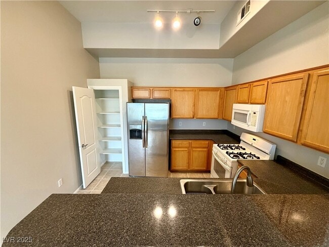 Building Photo - 3570 Cactus Shadow St