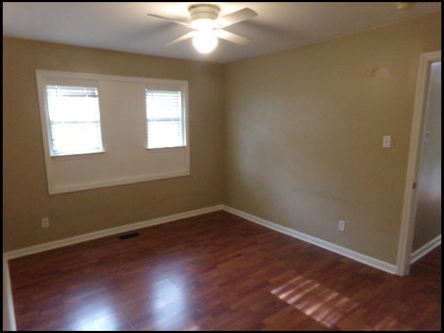 Building Photo - 13 Point O Woods Dr