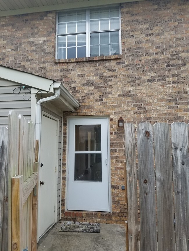 Building Photo - 2 BRM CONDO