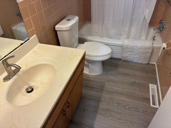 Building Photo - Rountree school district, fully remodeled 2 bed, 1 bath duplex walking distance to MSU campus and...