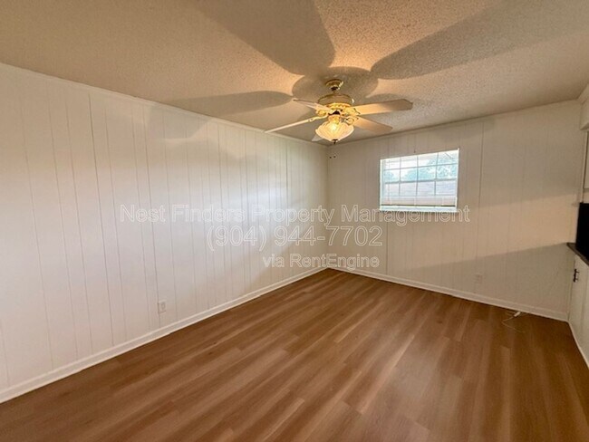 Building Photo - 5907 Gumwood Dr